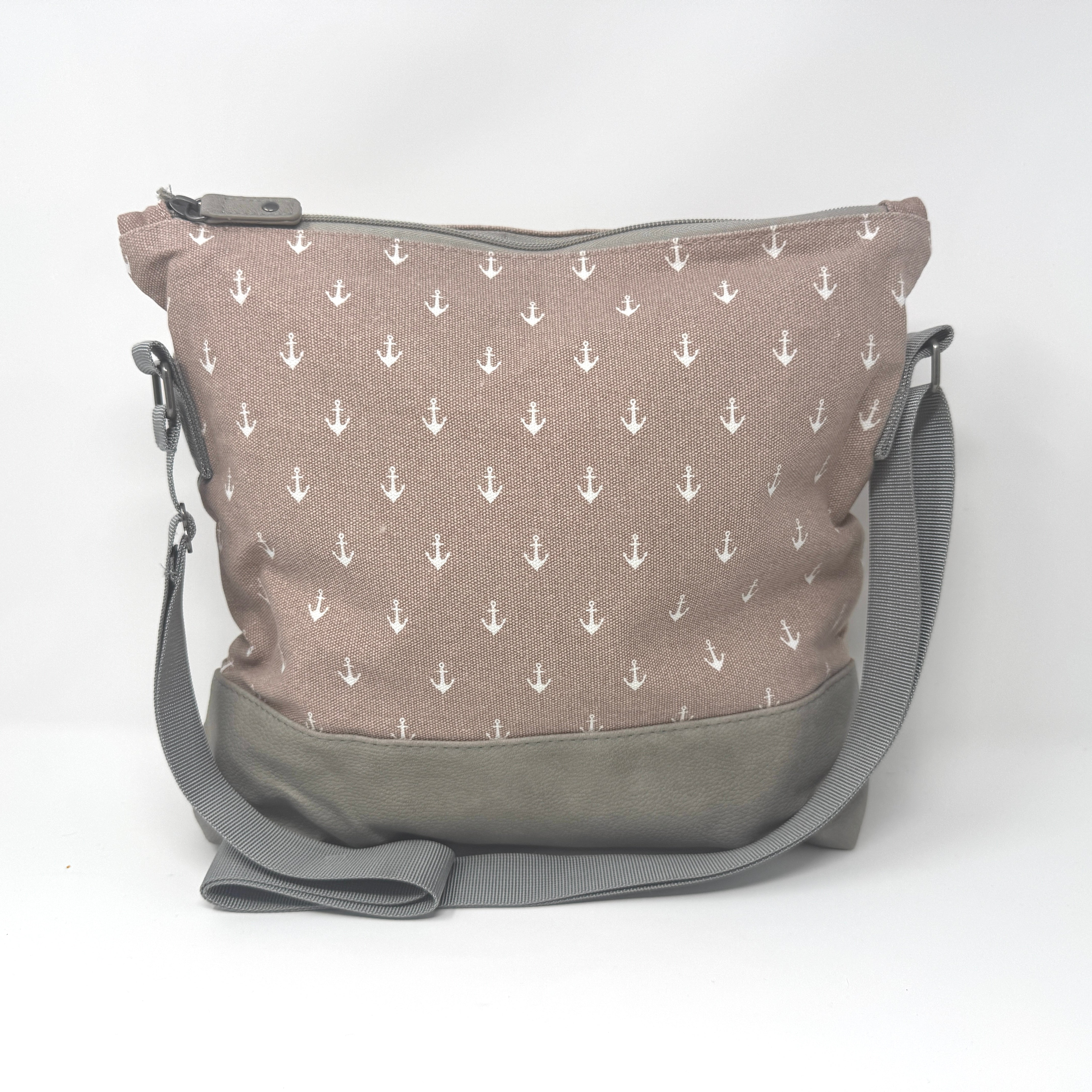Maritime Umhängetasche Ankerliebe in Rosa mit Anker-Muster – wasserabweisend, vegan und nachhaltig